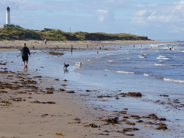 Rick'S Retreat Static Caravan Near The Beach With Free Wifi Lossiemouth ภายนอก รูปภาพ